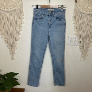 Levi’s lt wash 724 high rise straight leg distressed jeans size 27